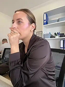 Snapshot of Hii_Lolla chatting on 04/20/26, 07:00 Hii Lolla online show from 04/20/26, 07:00