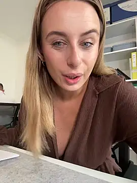 Snapshot of Hii_Lolla chatting on 05/18/26, 04:18 Hii Lolla online show from 05/18/26, 04:18