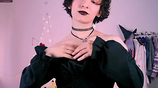 Snapshot of Violet_Veliya chatting on 04/11/26, 04:11 Violet Veliya online show from 04/11/26, 04:11