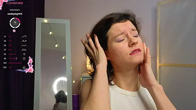 Snapshot of Dana_Magicall chatting on 12/15/24, 01:32 Dana Magicall online show from 12/15/24, 01:32