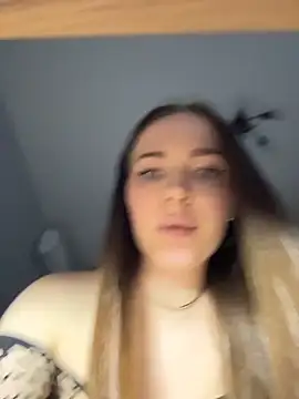 -SweetDi- online show from 04/14/26, 07:31