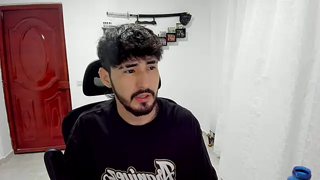 Snapshot of DmitriSanders chatting on 03/19/26, 12:14 DmitriSanders online show from 03/19/26, 12:14