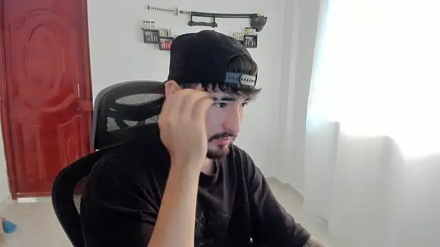 Snapshot of DmitriSanders chatting on 04/08/26, 04:29 DmitriSanders online show from 04/08/26, 04:29