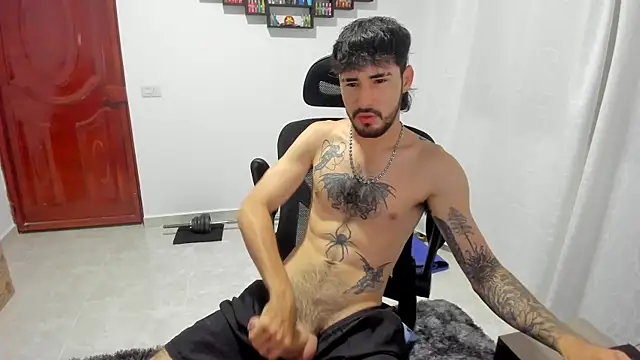 Snapshot of DmitriSanders chatting on 04/13/26, 11:21 DmitriSanders online show from 04/13/26, 11:21