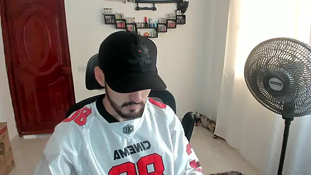 Snapshot of DmitriSanders chatting on 04/18/26, 10:32 DmitriSanders online show from 04/18/26, 10:32