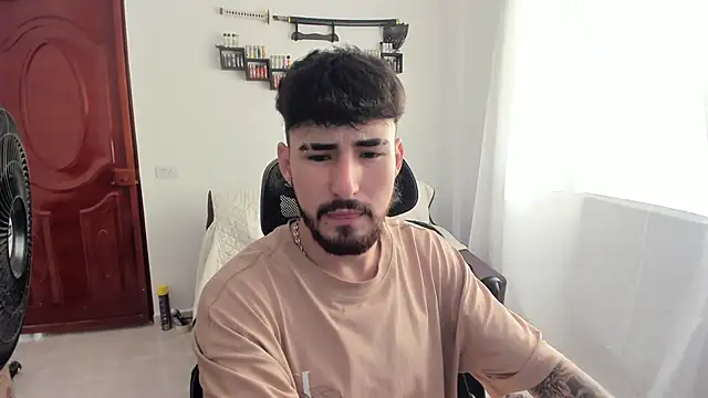 Snapshot of DmitriSanders chatting on 04/24/26, 09:39 DmitriSanders online show from 04/24/26, 09:39