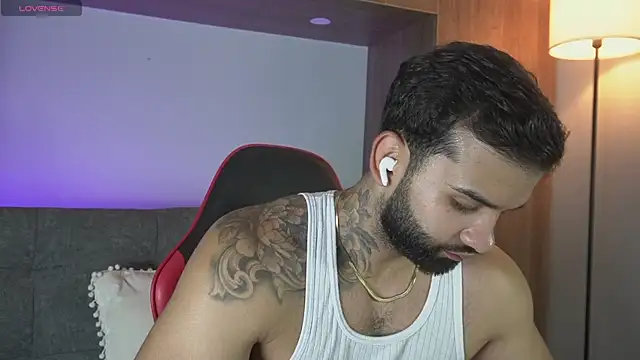 Snapshot of MarkHazze chatting on 04/16/26, 12:22 MarkHazze online show from 04/16/26, 12:22