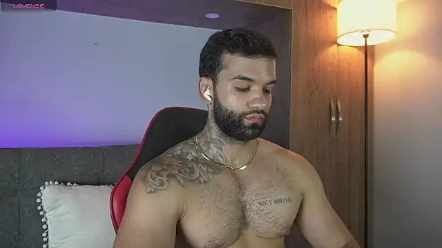 Snapshot of MarkHazze chatting on 04/18/26, 12:14 MarkHazze online show from 04/18/26, 12:14