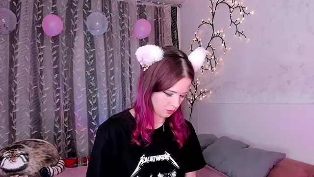 Snapshot of space_cowgirl chatting on 02/19/25, 03:39 space cowgirl online show from 02/19/25, 03:39