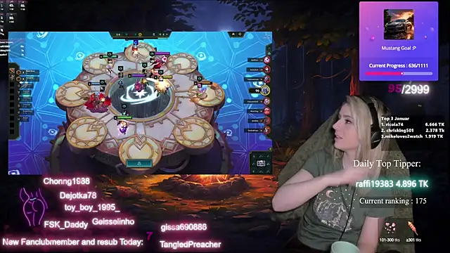 Snapshot of Lisaonthemoon chatting on 01/09/25, 02:11 Lisaonthemoon online show from 01/09/25, 02:11