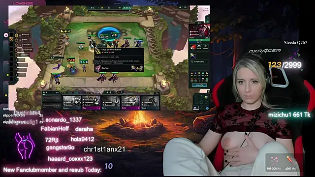 Snapshot of Lisaonthemoon chatting on 01/25/25, 11:32 Lisaonthemoon online show from 01/25/25, 11:32