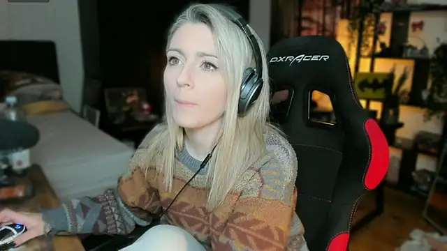 Snapshot of Lisaonthemoon chatting on 02/12/25, 07:13 Lisaonthemoon online show from 02/12/25, 07:13