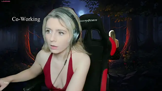 Snapshot of Lisaonthemoon chatting on 02/16/25, 04:53 Lisaonthemoon online show from 02/16/25, 04:53