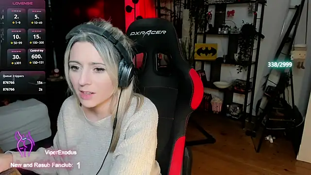 Snapshot of Lisaonthemoon chatting on 03/17/25, 12:30 Lisaonthemoon online show from 03/17/25, 12:30