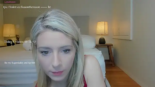 Snapshot of Lisaonthemoon chatting on 11/15/25, 05:09 Lisaonthemoon online show from 11/15/25, 05:09