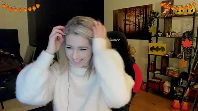 Snapshot of Lisaonthemoon chatting on 11/21/25, 10:52 Lisaonthemoon online show from 11/21/25, 10:52