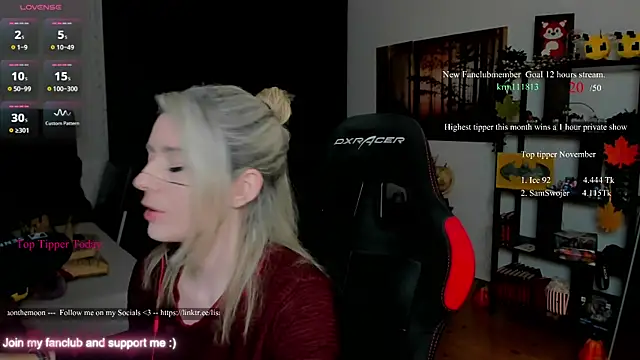 Snapshot of Lisaonthemoon chatting on 11/26/25, 07:04 Lisaonthemoon online show from 11/26/25, 07:04