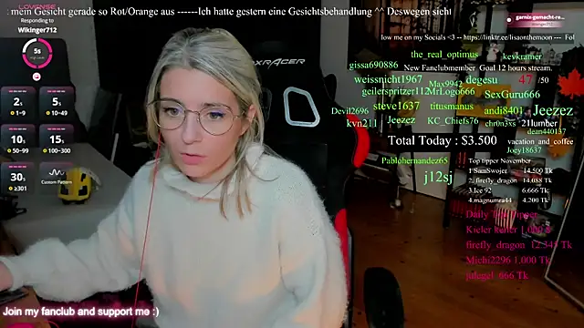 Snapshot of Lisaonthemoon chatting on 11/30/25, 02:48 Lisaonthemoon online show from 11/30/25, 02:48