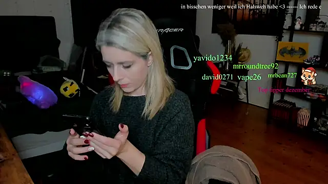 Snapshot of Lisaonthemoon chatting on 12/14/25, 06:34 Lisaonthemoon online show from 12/14/25, 06:34