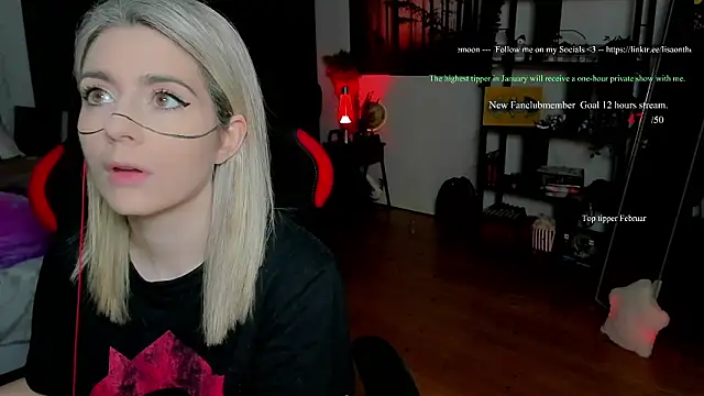 Snapshot of Lisaonthemoon chatting on 02/02/26, 04:27 Lisaonthemoon online show from 02/02/26, 04:27