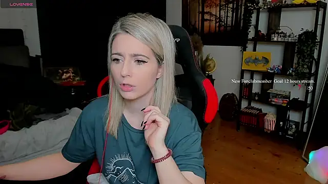 Snapshot of Lisaonthemoon chatting on 03/04/26, 06:47 Lisaonthemoon online show from 03/04/26, 06:47