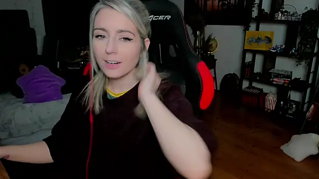 Snapshot of Lisaonthemoon chatting on 03/14/26, 07:41 Lisaonthemoon online show from 03/14/26, 07:41