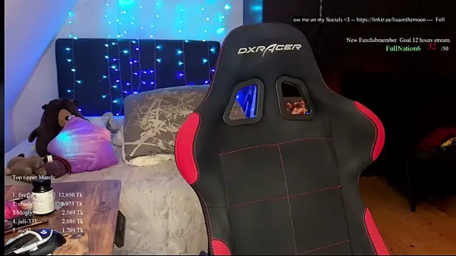 Snapshot of Lisaonthemoon chatting on 03/17/26, 08:45 Lisaonthemoon online show from 03/17/26, 08:45