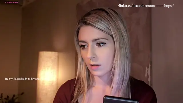 Snapshot of Lisaonthemoon chatting on 03/25/26, 08:26 Lisaonthemoon online show from 03/25/26, 08:26