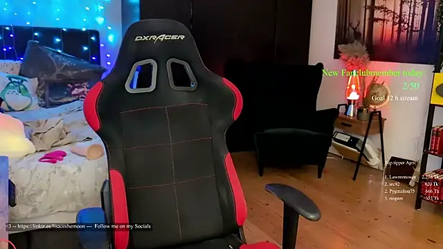 Snapshot of Lisaonthemoon chatting on 04/11/26, 01:37 Lisaonthemoon online show from 04/11/26, 01:37