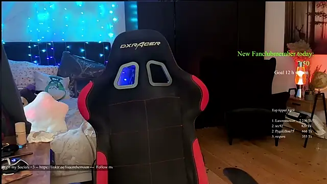 Snapshot of Lisaonthemoon chatting on 04/12/26, 02:44 Lisaonthemoon online show from 04/12/26, 02:44