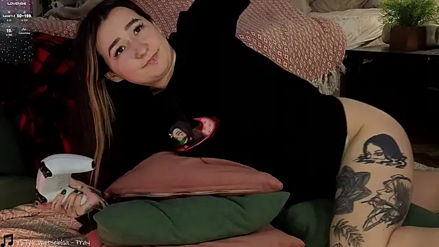 Snapshot of Megan__Hart chatting on 12/20/24, 01:58 Megan Hart online show from 12/20/24, 01:58