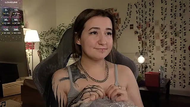 Snapshot of Megan__Hart chatting on 01/17/25, 01:04 Megan Hart online show from 01/17/25, 01:04