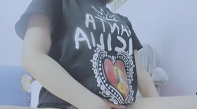 Snapshot of Linh_diudang chatting on 02/05/25, 03:23 Linh diudang online show from 02/05/25, 03:23