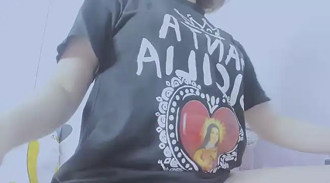 Snapshot of Linh_diudang chatting on 03/14/25, 03:04 Linh diudang online show from 03/14/25, 03:04