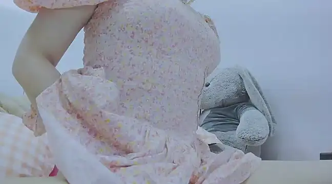 Snapshot of Linh_diudang chatting on 03/18/25, 02:04 Linh diudang online show from 03/18/25, 02:04