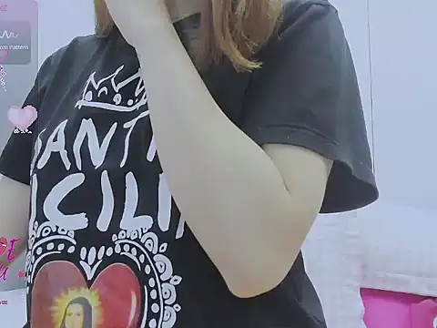 Snapshot of Linh_diudang chatting on 10/21/25, 01:45 Linh diudang online show from 10/21/25, 01:45