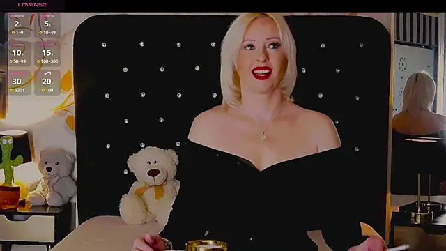 Snapshot of OliviaShaw23 chatting on 12/13/25, 08:58 OliviaShaw23 online show from 12/13/25, 08:58