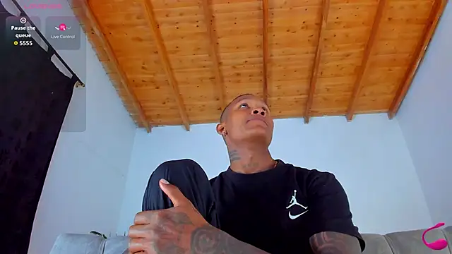 Snapshot of esteveen_ortegas_ chatting on 04/10/26, 07:24 esteveen ortegas online show from 04/10/26, 07:24