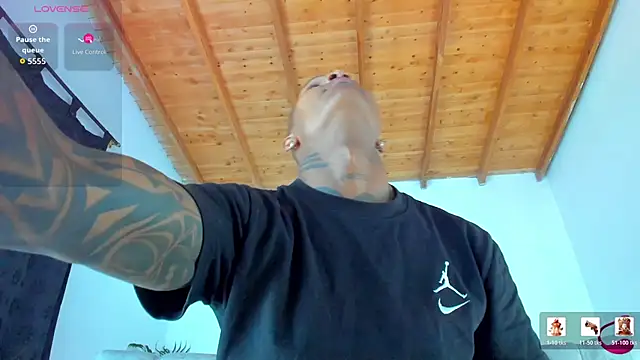 Snapshot of esteveen_ortegas_ chatting on 04/12/26, 06:18 esteveen ortegas online show from 04/12/26, 06:18