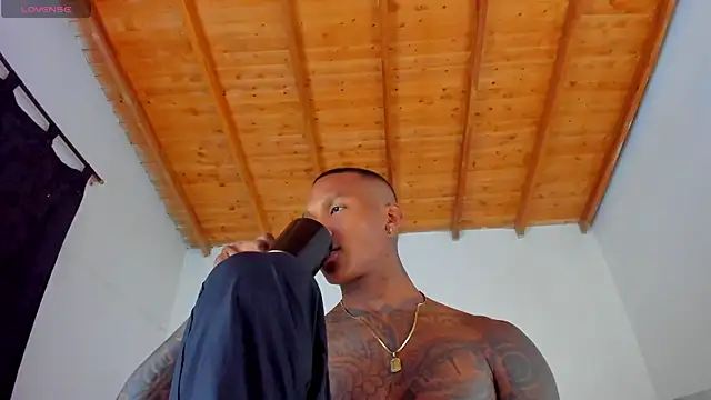 Snapshot of esteveen_ortegas_ chatting on 04/14/26, 09:15 esteveen ortegas online show from 04/14/26, 09:15