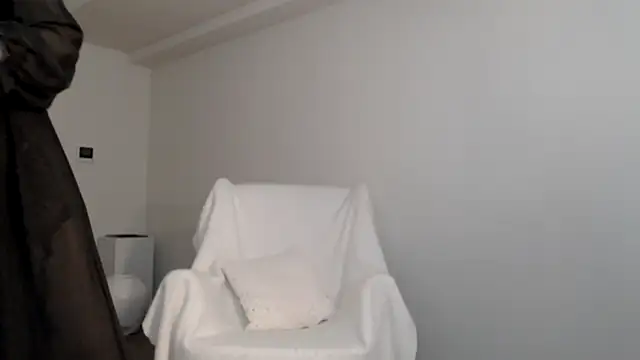 Lily 0000 online show from 02/11/25, 11:43