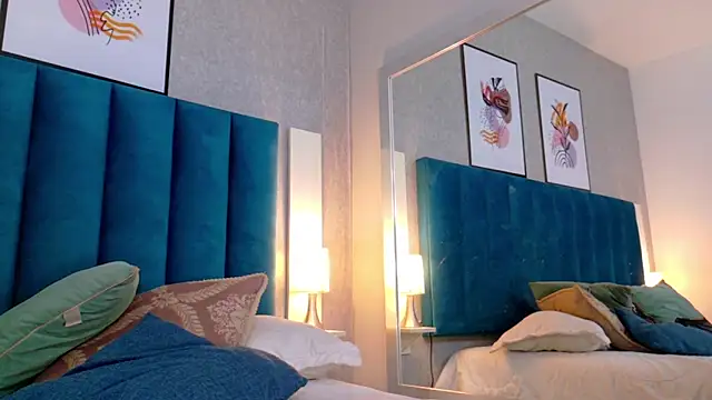 CheneellLorens online show from 03/07/25, 08:22