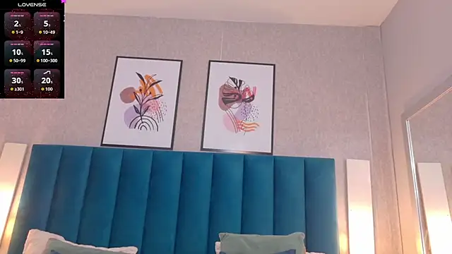 CheneellLorens online show from 11/10/25, 07:46