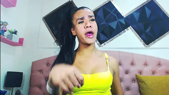 andrea safeira doll online show from 10/29/25, 08:21