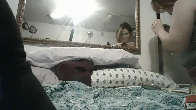 Snapshot of johnloonng chatting on 12/30/24, 01:03 johnloonng online show from 12/30/24, 01:03