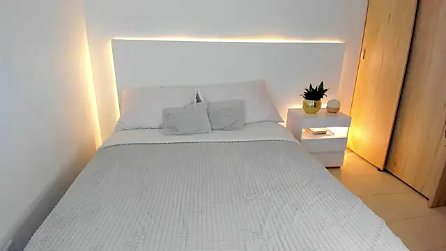 Snapshot of AndreaMartini chatting on 01/05/25, 03:43 AndreaMartini online show from 01/05/25, 03:43