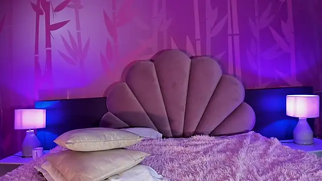 Snapshot of Lezy_ chatting on 01/20/25, 10:48 Lezy online show from 01/20/25, 10:48