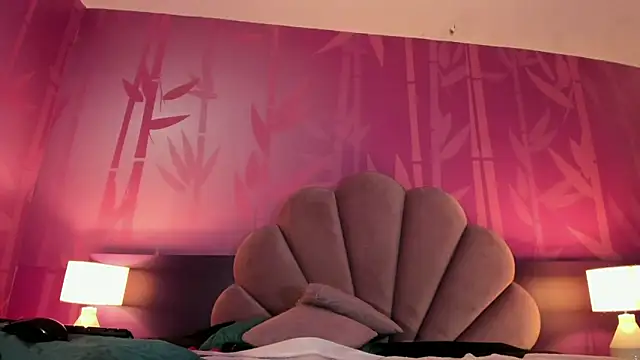 Snapshot of Lezy_ chatting on 03/20/25, 11:02 Lezy online show from 03/20/25, 11:02