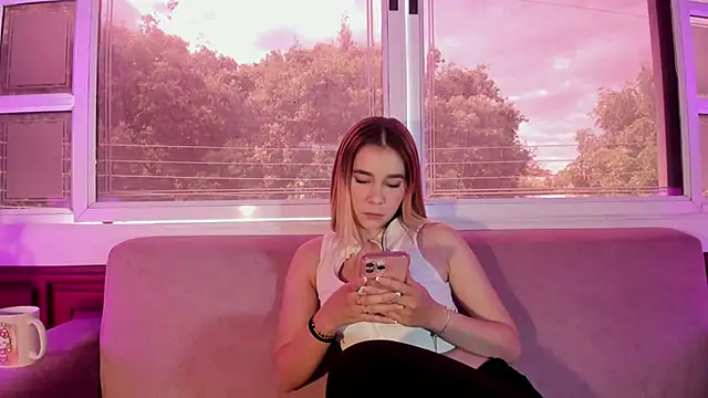 Snapshot of Lezy_ chatting on 10/01/25, 01:50 Lezy online show from 10/01/25, 01:50