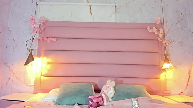 Snapshot of Lezy_ chatting on 10/16/25, 07:37 Lezy online show from 10/16/25, 07:37